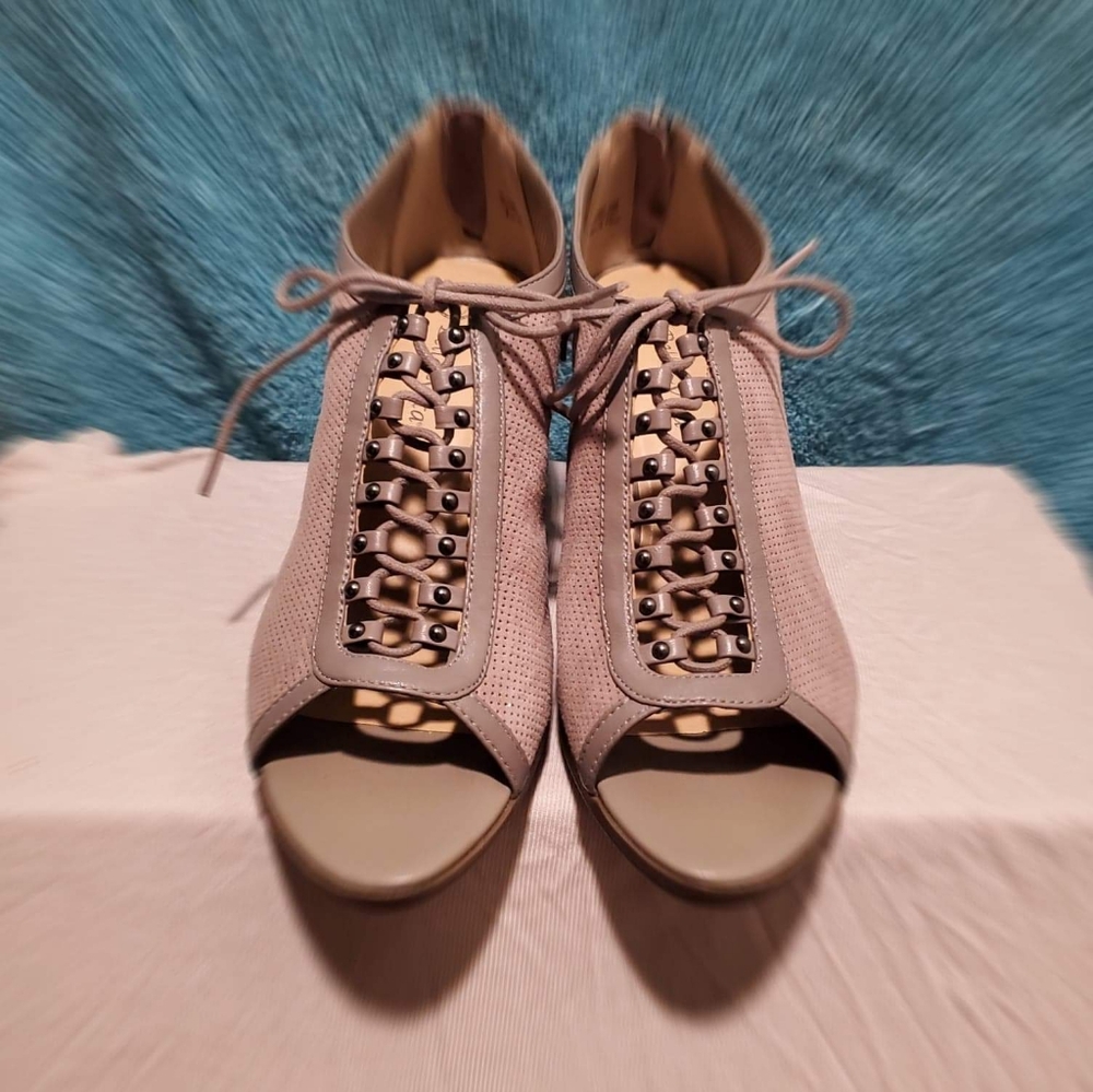 Bella Vita peep shoes